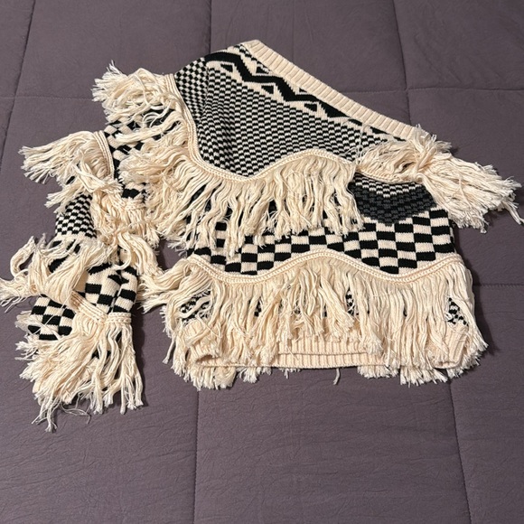 HP!! 🥳House of Harlow one shoulder fringe top - Picture 3 of 3